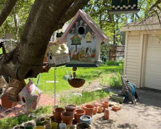 Close up pics bird houses