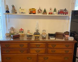 Dresser 10 Drawers. Maple. Very good condition w/ glass top. Music Boxes collection on dresser top and shelves.
