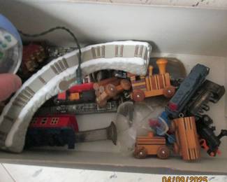 Small model train car set