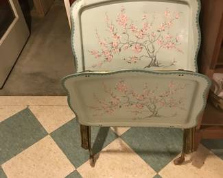 Tv tray set! One of several sets!