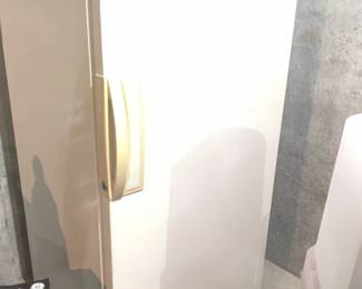 UPRIGHT FREEZER