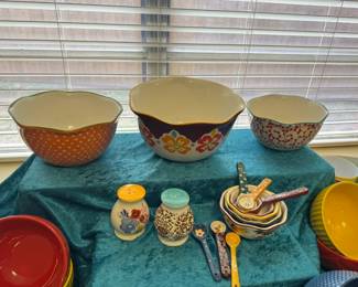Pretty bowl and measuring cups/ spoon set
