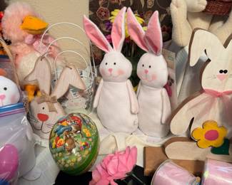 All sorts of fun holiday decor