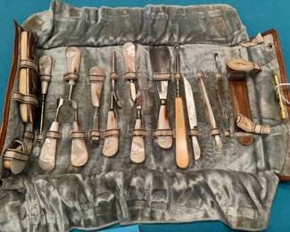 Women's Victorian personal care kit. Mother of Pearl handles.