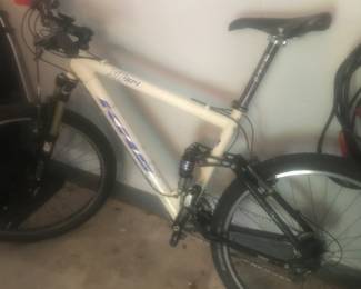 2004 KHS Cross Country bicycle XC904R