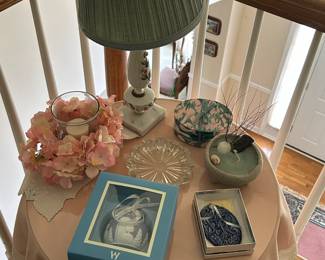 A great selection of indoor decor, accent tables and lamps