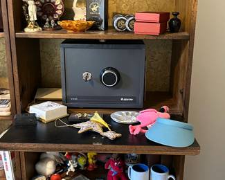 Great Selection of Indoor Decor and Collectibles