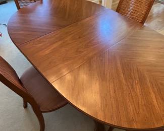 Dining Room Table w/ Six Chairs and Leaf