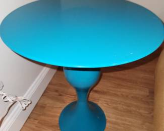 Metal accent table