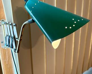 Vtg metal desk lamp (turquoise color)