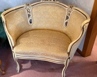 Victorian round Settee 