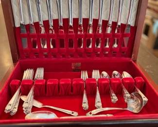 Rogers 1847 Silver Plate - 12 knives, 12 dinner forks, 8 salad, 16 teaspoons, 2 serving spoons, 1 mini ladle, 1 butter spreader