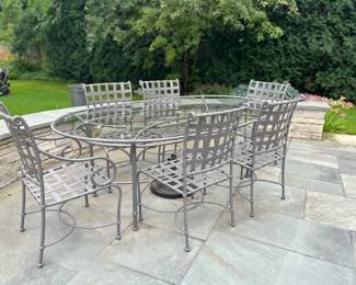 Beautiful Brown Jordan glass table and 6 chairs
