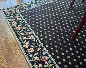 Stunning Stark rug, beautiful border
