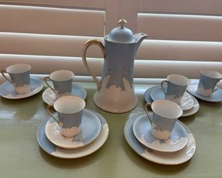 Chocolate carafe, 6 cups one w broken handle, 5 saucers, 3 plates cranes