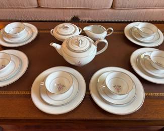 Noritake Roxanne: teapot, cream & sugar, 6 cups, saucers & plates
$300.00 set