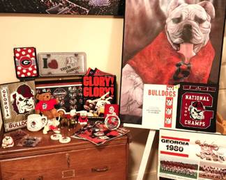 UGA Collection Art & Figurines