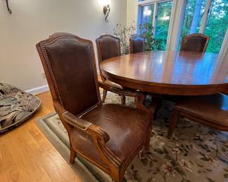 Dining table with 2 inserts and 6 leather chairs