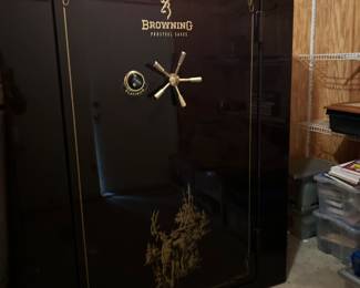 Gun safe holds 62+ guns $5500