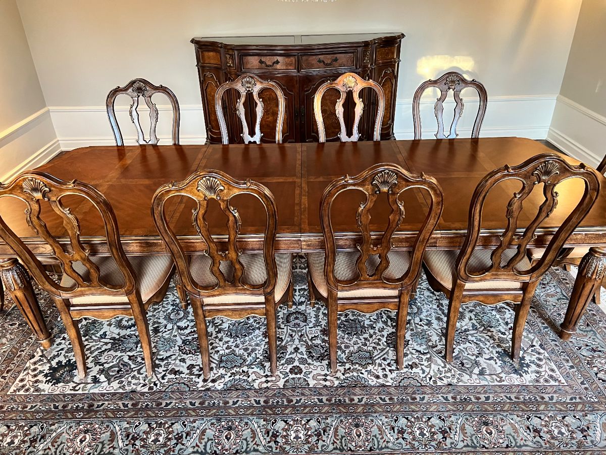 Drexel-Heritage DR set. In main house so must request an accompanied showing.