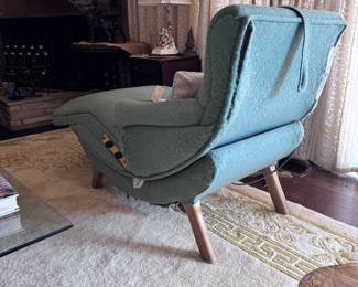 MID CENTURY CONTOUR LOUNGE CHAIR
Needs Recovering