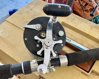 Vintage Penn 309M Peer Level Wind Fishing Reel
