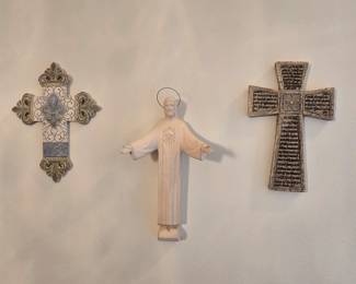 Nice selection of wall decor, crosses, pictures, originals, and more!