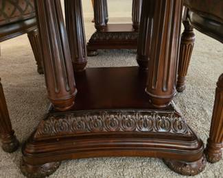 Beautiful detail - table includes 1 leaf and 6 chairs