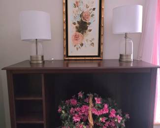 Variety of lamps and wall art