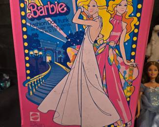 1977 Barbie Fashion Doll Trunk