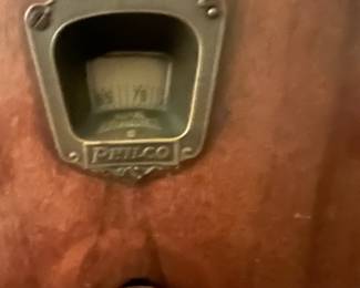 Antique floor model Philco radio