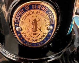 Pristine singer sewing machine with 221 pamphlet 1951