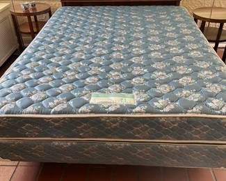Full size bed