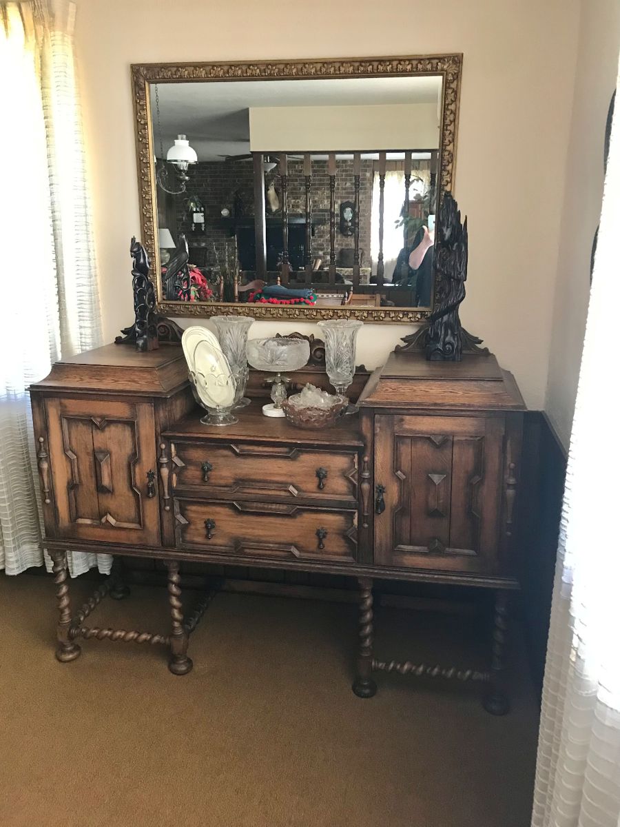 Fantastic vintage buffet/sideboard
