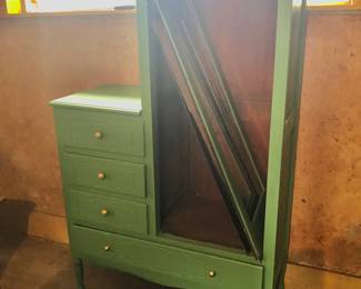 Chest of drawers- needs door put on
