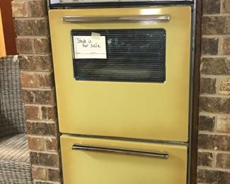 Stove for sale during remodel