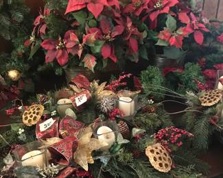 Several Christmas centerpieces ready to use