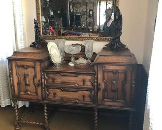 Fantastic vintage buffet/sideboard