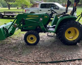 4wheel drive 2016 John Deere 3038 E with front end loader only 1017.7 hours on it plus brushog