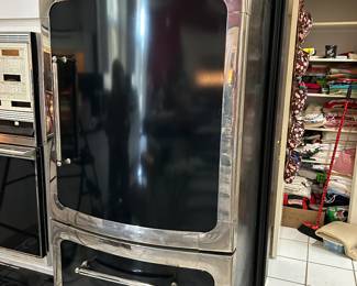 Vintage Fridge (Heartland)