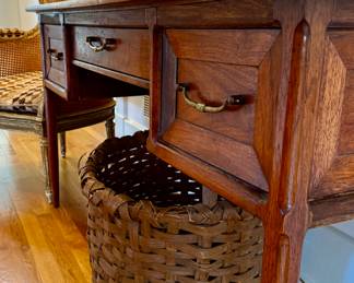 This desk is amazing!
