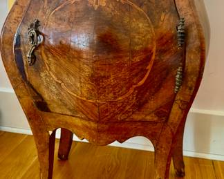 Italian Marble Top Bombe Nightstands,1880s, Set of 2