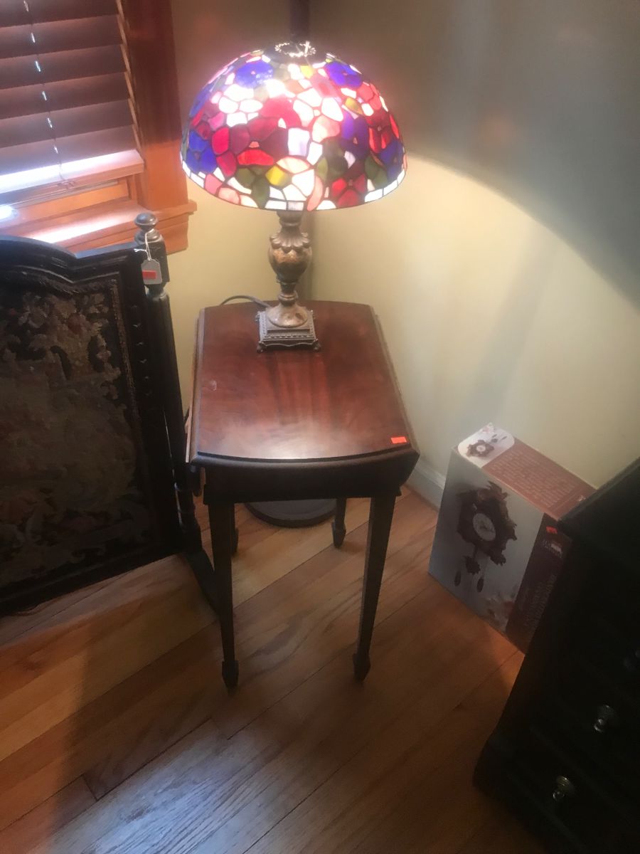 Lovely stained glass table lamp on a cute drop side table!