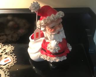 Santa is a bobble head!