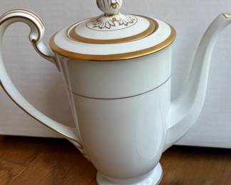 Noritake "Gwendolyn" teapot