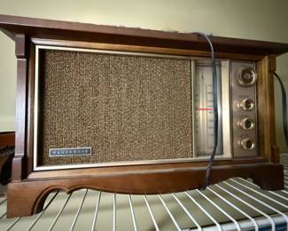 Vintage Panasonic AM/FM radio