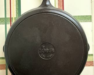 Lodge cast iron skillet