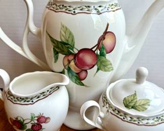 Noritake "Royal Orchard" dish set