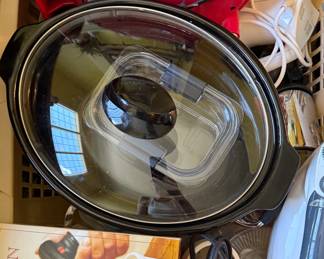 Assorted small kitchen appliances