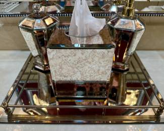 Mirrored vanity set